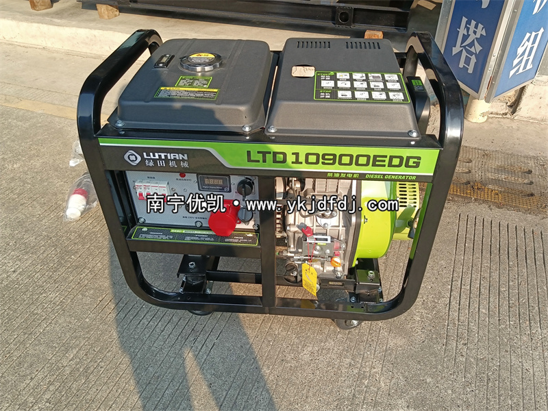 2025年1月20日，客戶到店自提并試機(jī)8KW柴油發(fā)電機(jī)組